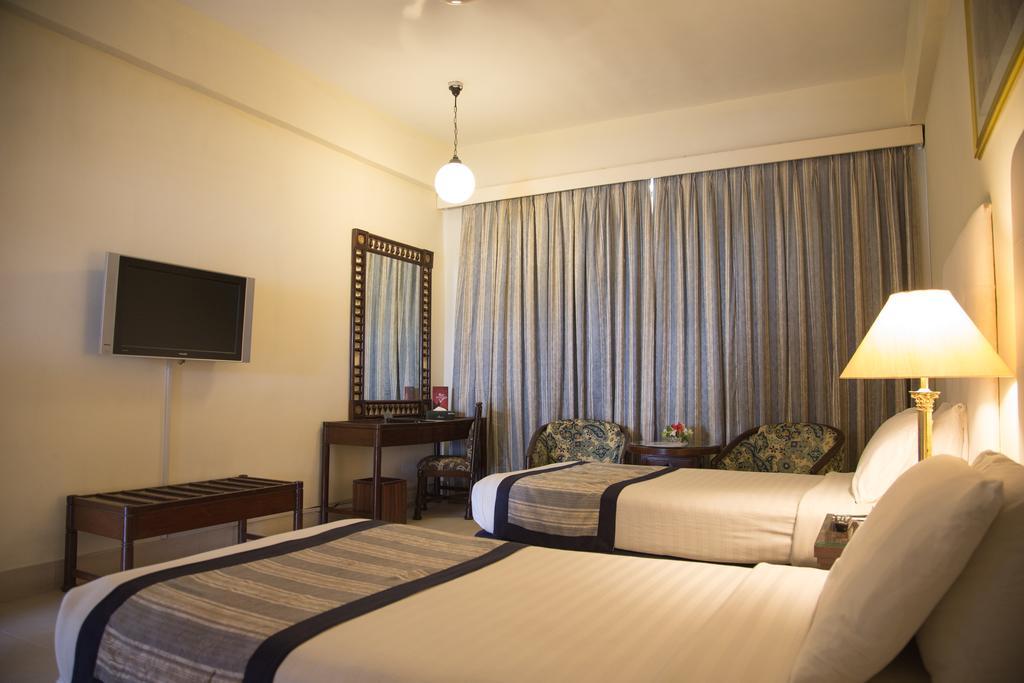 Beach Luxury Hotel Karatschi Exterior foto