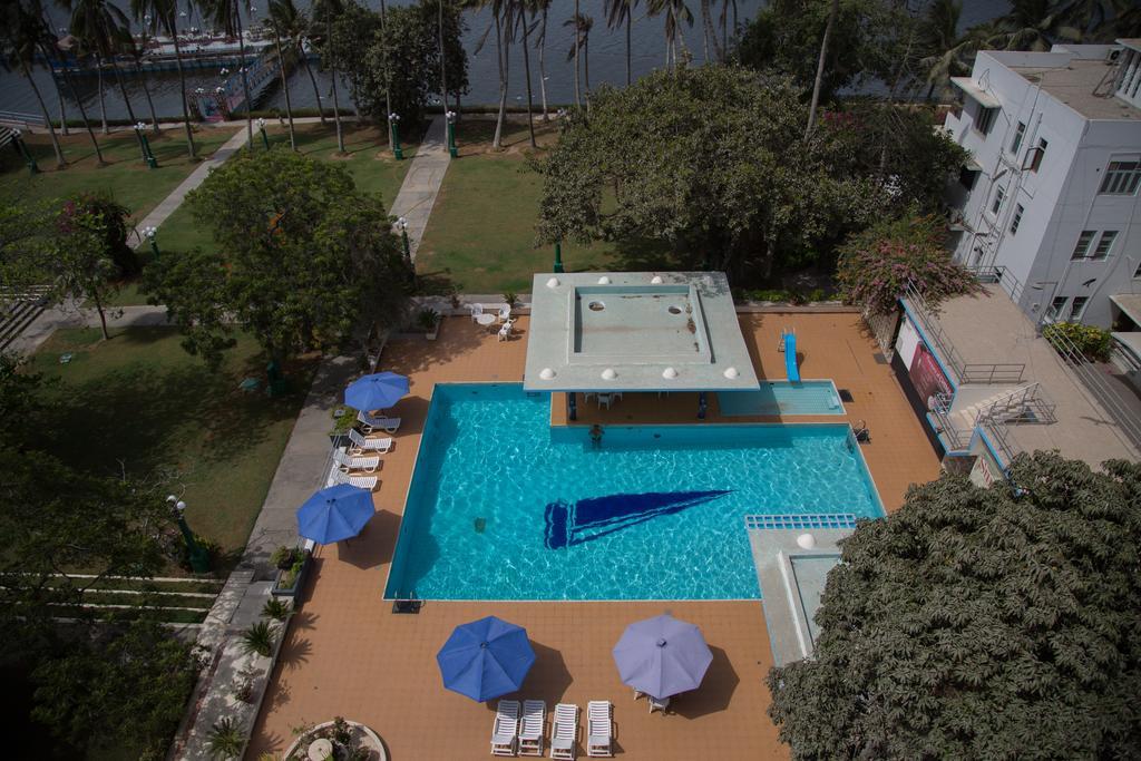 Beach Luxury Hotel Karatschi Exterior foto